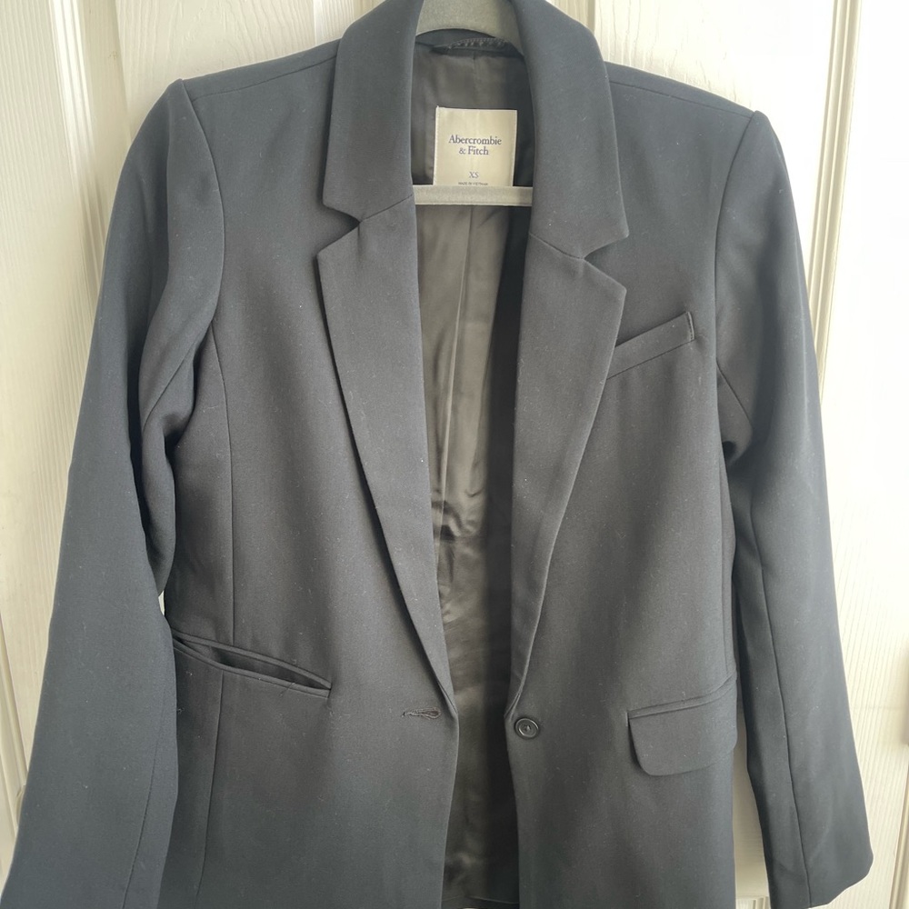 Abercrombie & Fitch women’s black blazer